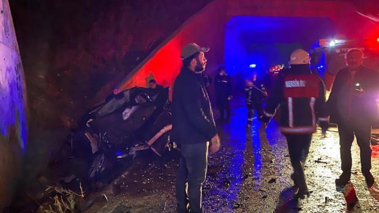 Otomobil &uuml;st ge&ccedil;itten d&uuml;şt&uuml;: Yaralılar var!