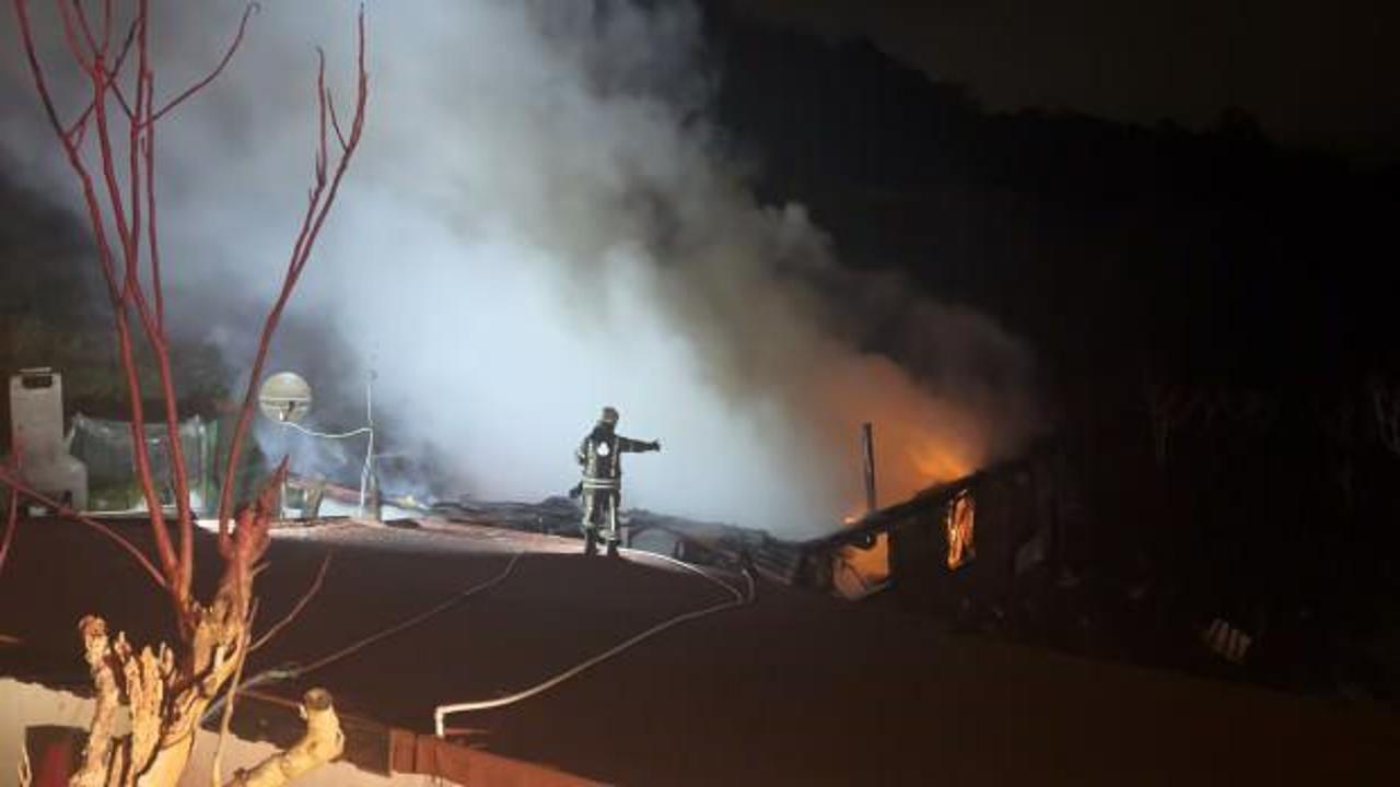 Sarıyer'de, iki katlı evde patlama sonrası yangın