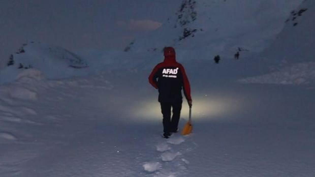 Hakkari'de kara saplanan aile kurtarıldı