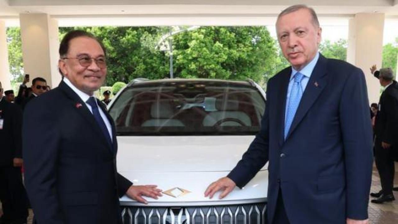 Erdoğan, Enver İbrahim'e TOGG hediye etti