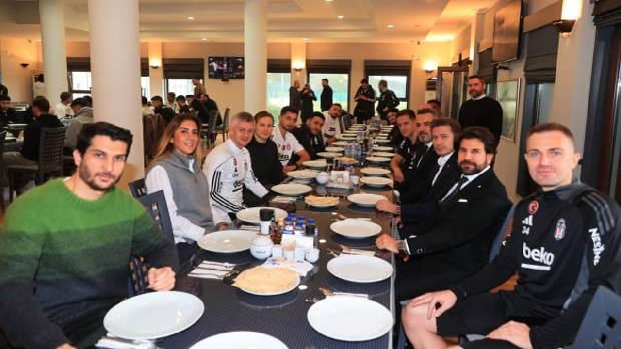 Beşiktaş Y&ouml;netimi futbolcularla buluştu