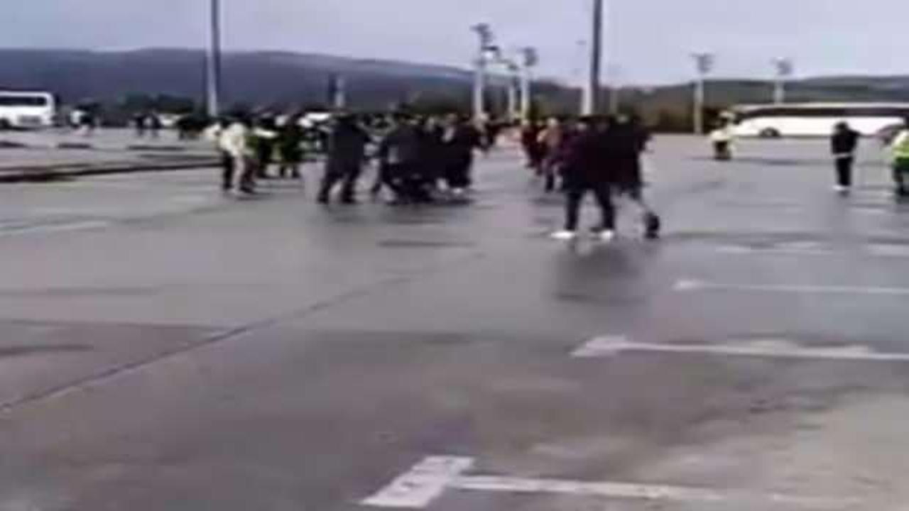 Fenerbah&ccedil;e ve Amedspor taraftarı arasında bı&ccedil;aklı kavga! 3 kişi yaralandı