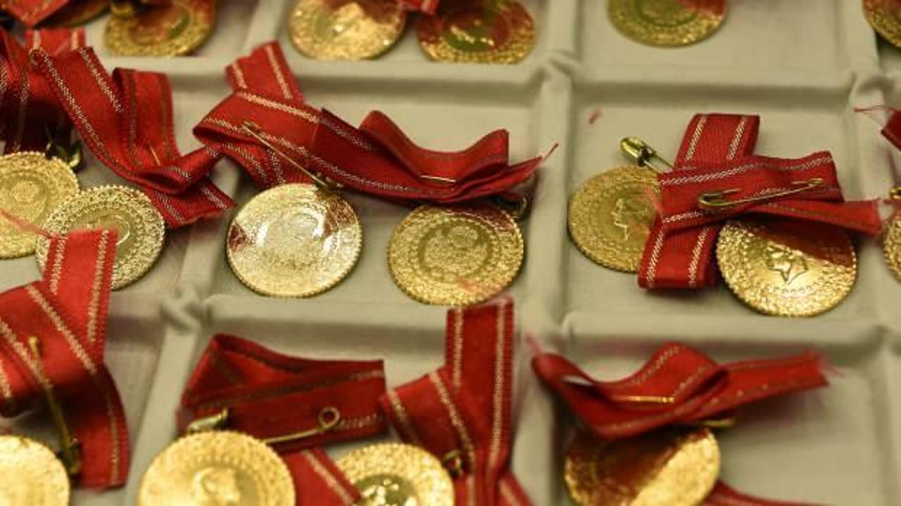Gram altın haftanın son g&uuml;n&uuml;ne rekorla başladı