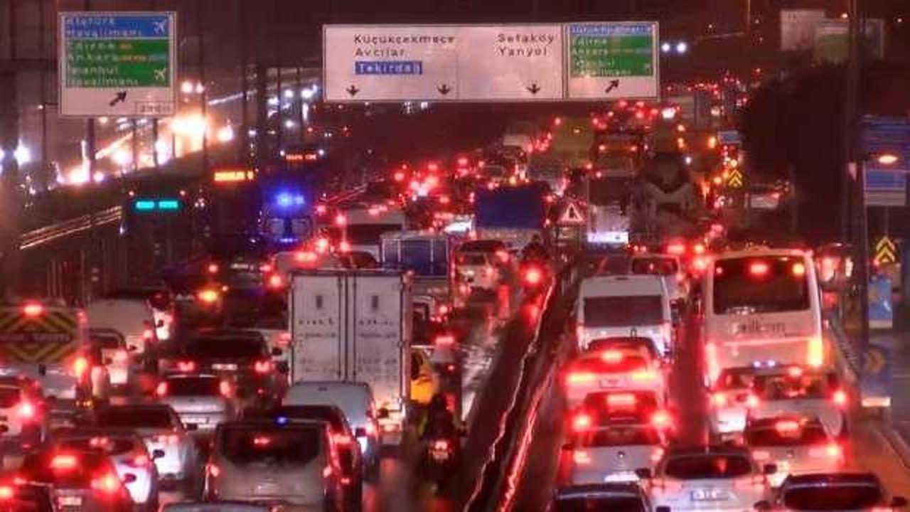 İstanbul'da trafik yoğunluğu y&uuml;zde 80'e ulaştı