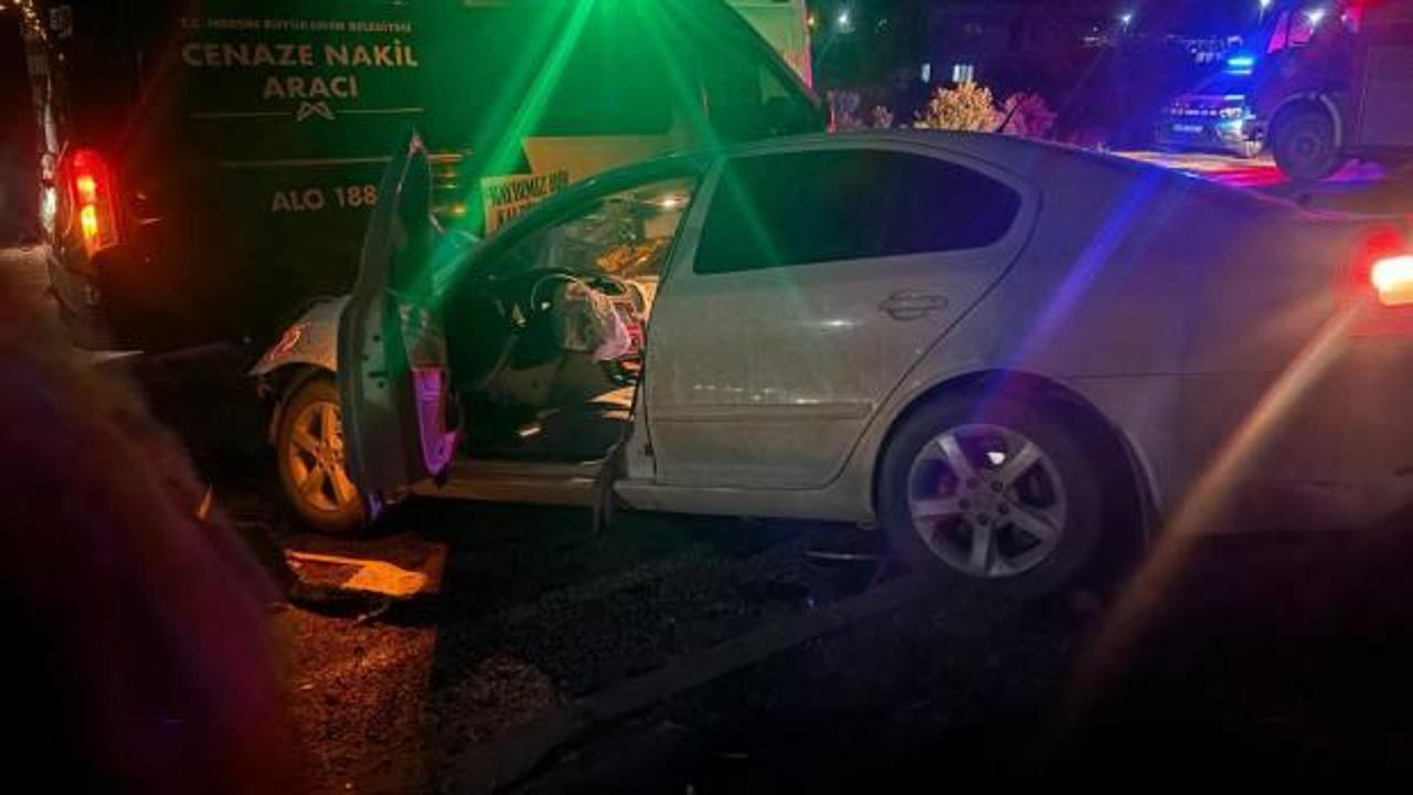 Mersin'de feci kaza: Karşı şeride ge&ccedil;en tır iki araca &ccedil;arptı, &Ouml;l&uuml; ve yaralılar var!