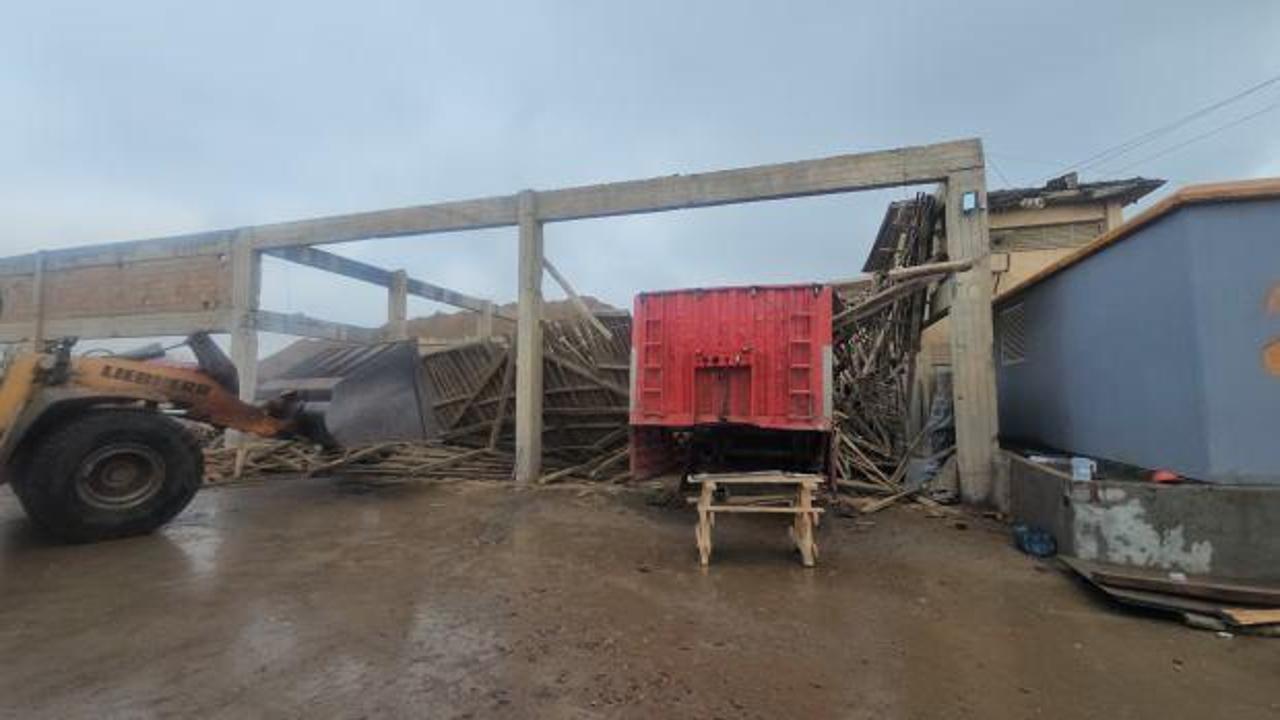 Fabrika garajının &ccedil;atısı &ccedil;&ouml;kt&uuml;: 1 iş&ccedil;i yaralandı