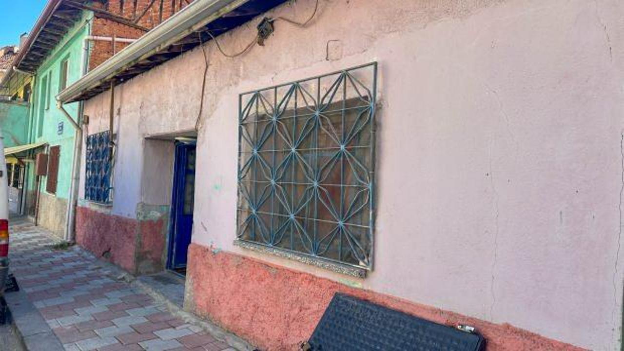 Uşak'ta 29 yaşındaki gen&ccedil;, babasını &ouml;ld&uuml;rd&uuml;!