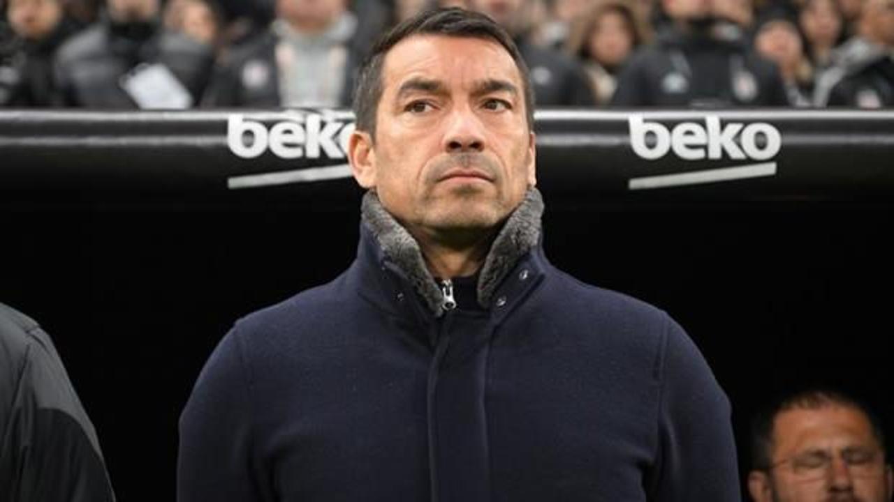 Van Bronckhorst'tan geri d&ouml;n&uuml;ş sorusuna taraftarı kızdıracak yanıt