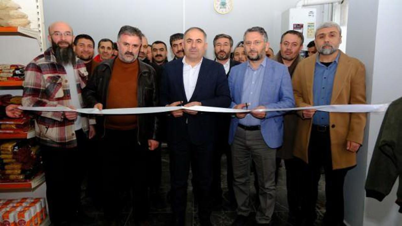 Van'da 'Sosyal Market' hizmete a&ccedil;ıldı: Veren el alan eli g&ouml;rmeyecek...