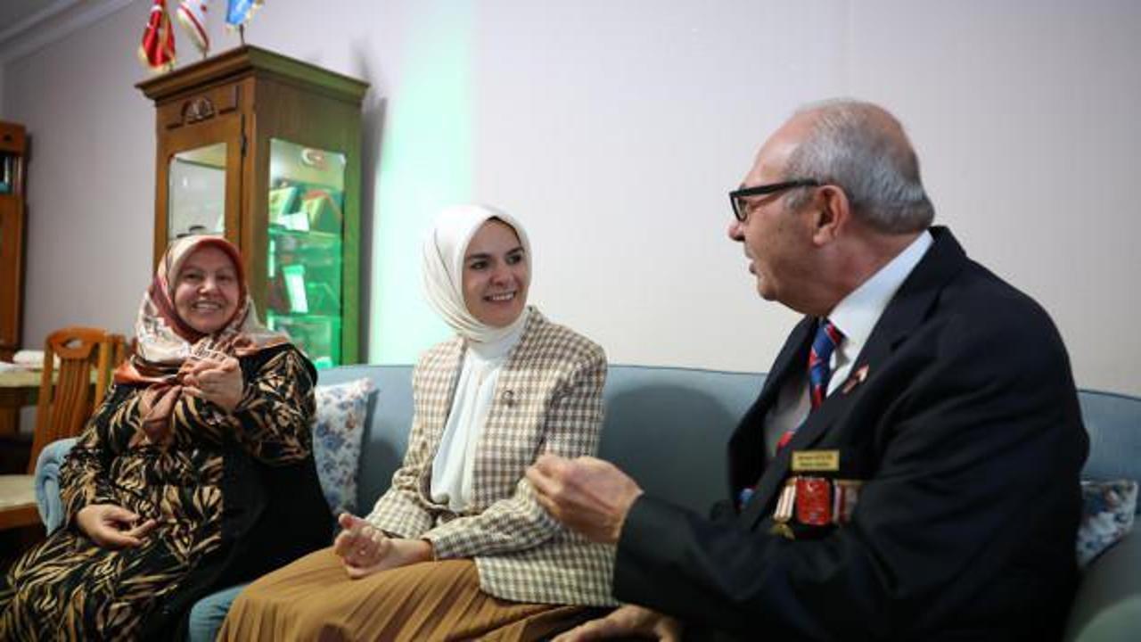 Bakan G&ouml;ktaş'tan evliliklerinin 50. yılını kutlayan K&uuml;&ccedil;&uuml;k &ccedil;iftine s&uuml;rpriz ziyaret