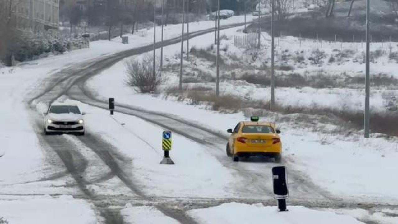 Büyükçekmece'de buzlanan yolda sürücüler zor anlar yaşadı