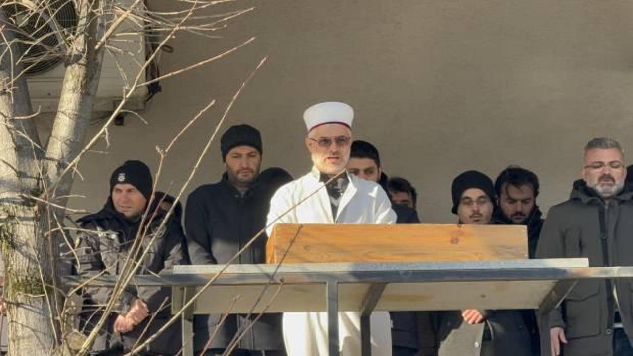 En acı &ouml;l&uuml;m! 1,5 yaşındaki bebek babasının kullandığı aracın altında kaldı!