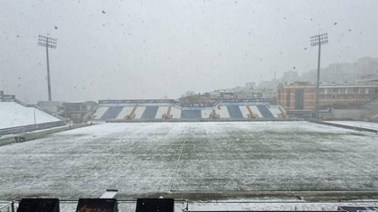 Ey&uuml;pspor-Beşiktaş ma&ccedil;ı &ouml;ncesi korkutan zemin!