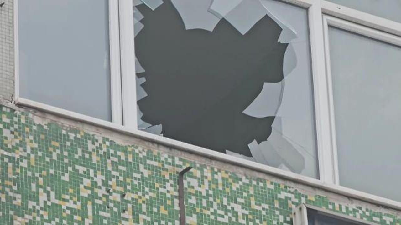 Fatih'te korkun&ccedil; olay! Arkadaşlarını d&ouml;v&uuml;p, camdan fırlattılar!