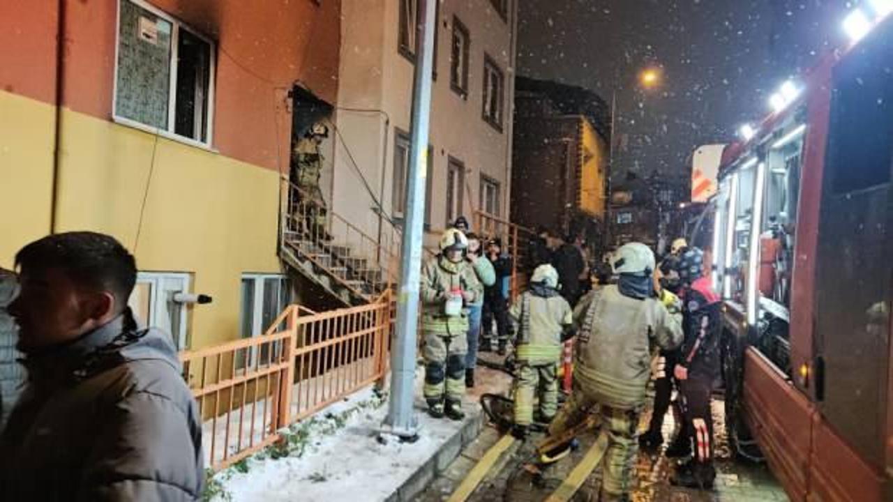 Kağıthane'de bir apartmanda elektrikli sobadan yangın &ccedil;ıktı