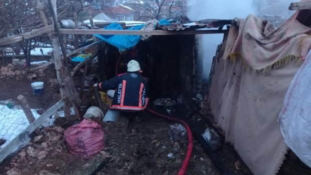 Malatya'da kahreden g&ouml;r&uuml;nt&uuml;: 25 k&uuml;&ccedil;&uuml;kbaş hayvan yanarak telef oldu