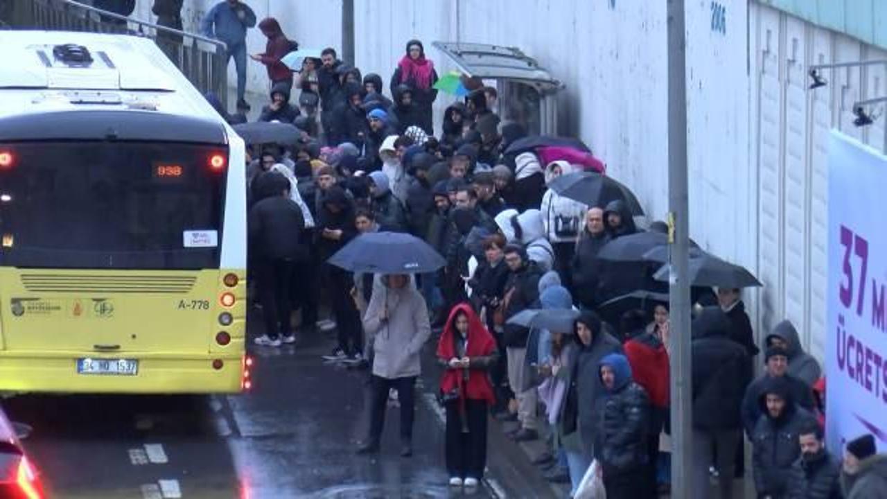 Megakentte yağış trafiği olumsuz etkiledi