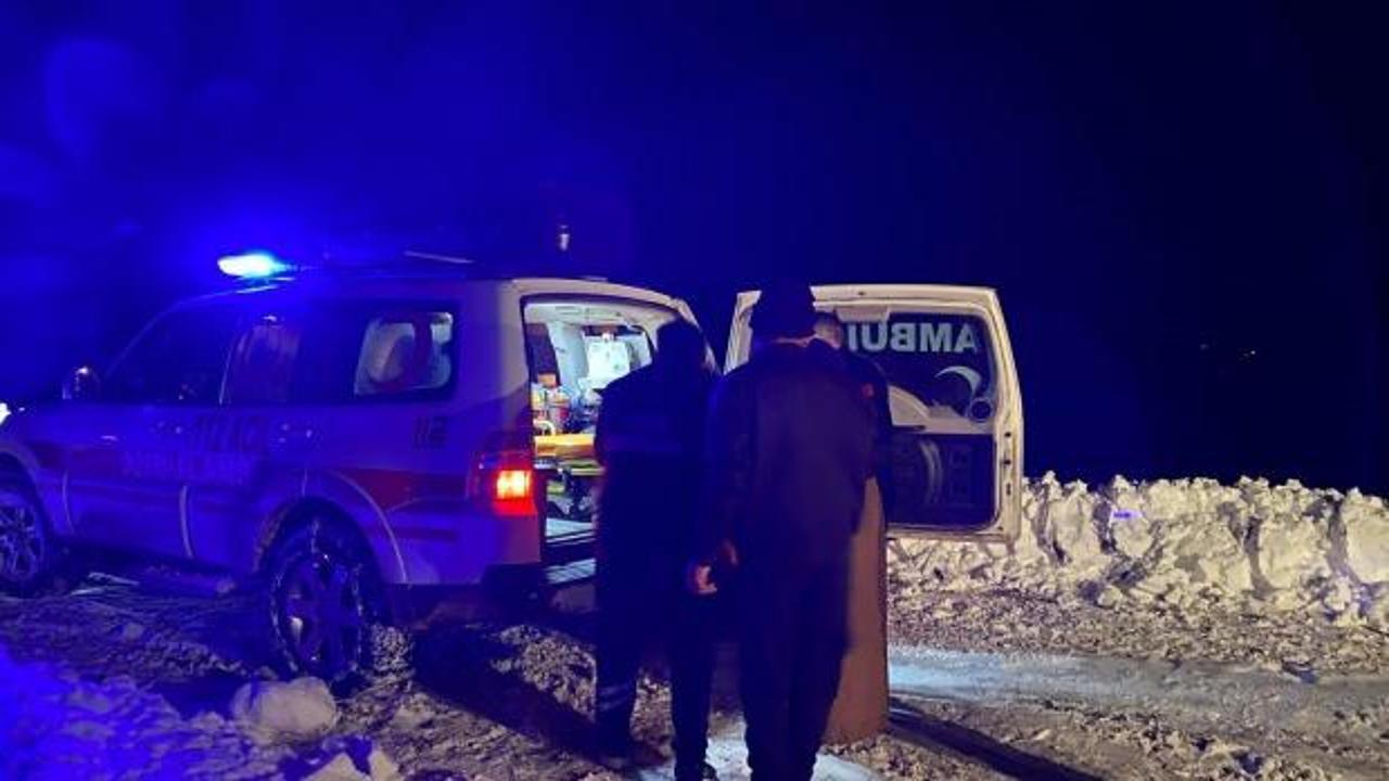 Zamanla yarış! Hamile kadını taşıyan ambulans b&ouml;yle kurtarıldı