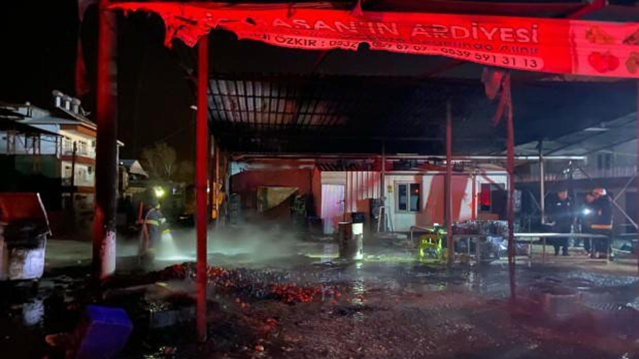 &Ccedil;&ouml;pten aldığı kartonla depoyu ateşe verdi: Kundak&ccedil;ının rahatlığı 'pes' dedirtti 