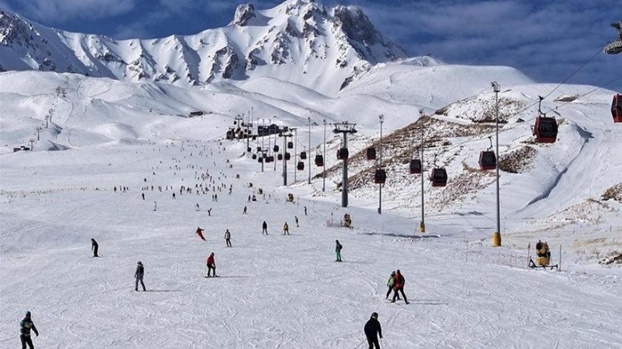 Erciyes'in yüksek pistleri ve modern tesisleri sizi bekliyor