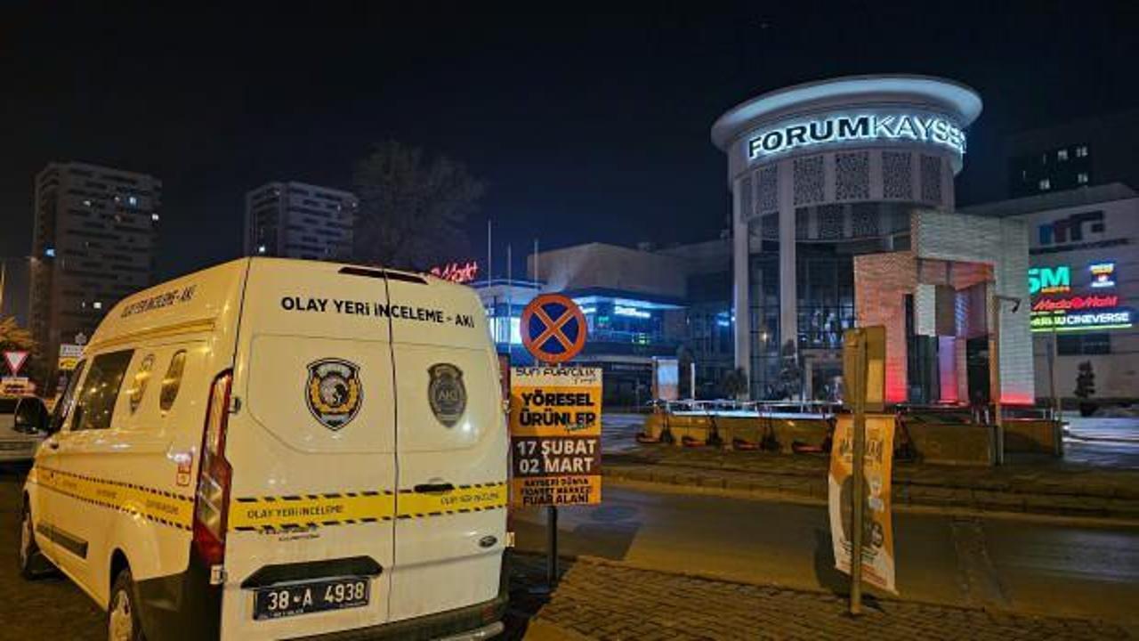 Forum Kayseri AVM'de kanlı saldırı! 3 kişi bı&ccedil;aklandı 