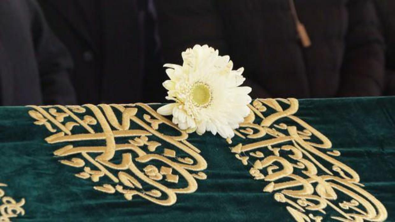 'Hattatların Reisi' Hasan &Ccedil;elebi, ebediyete uğurlandı