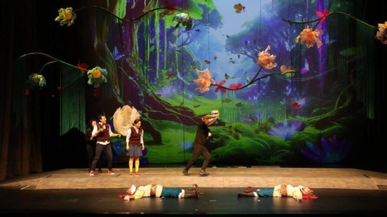 Konya Şehir Tiyatrosu'nda minik seyircilerini ağırladı 