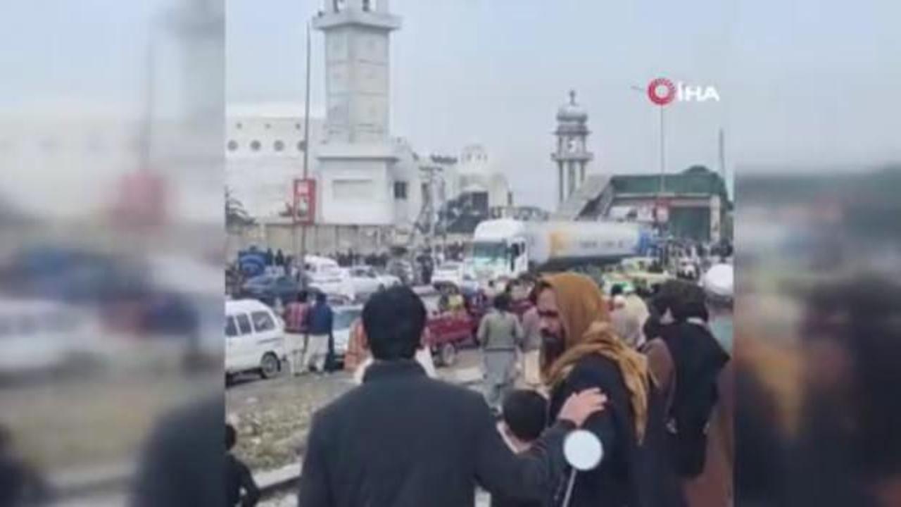 Pakistan'da cuma namazında saldırı! &Ouml;l&uuml; ve yaralılar var
