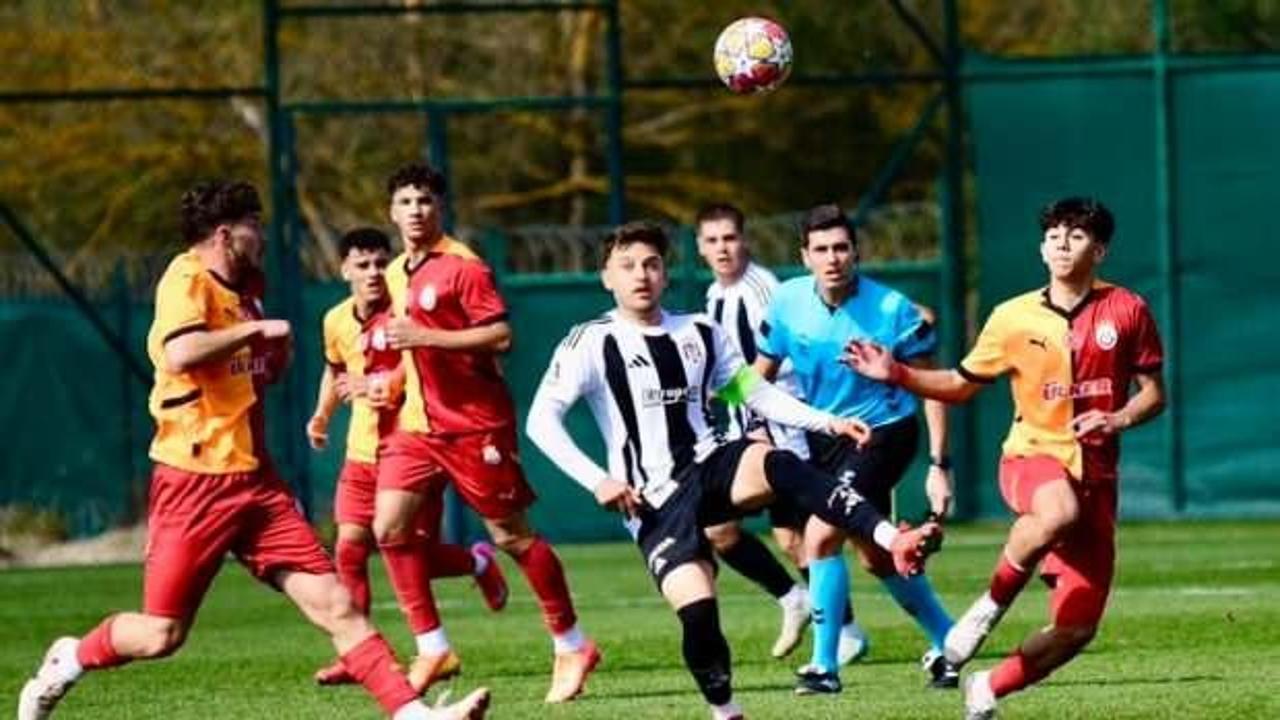 U19'da 5 goll&uuml; nefes kesen derbi! 2-0'dan d&ouml;nd&uuml;ler