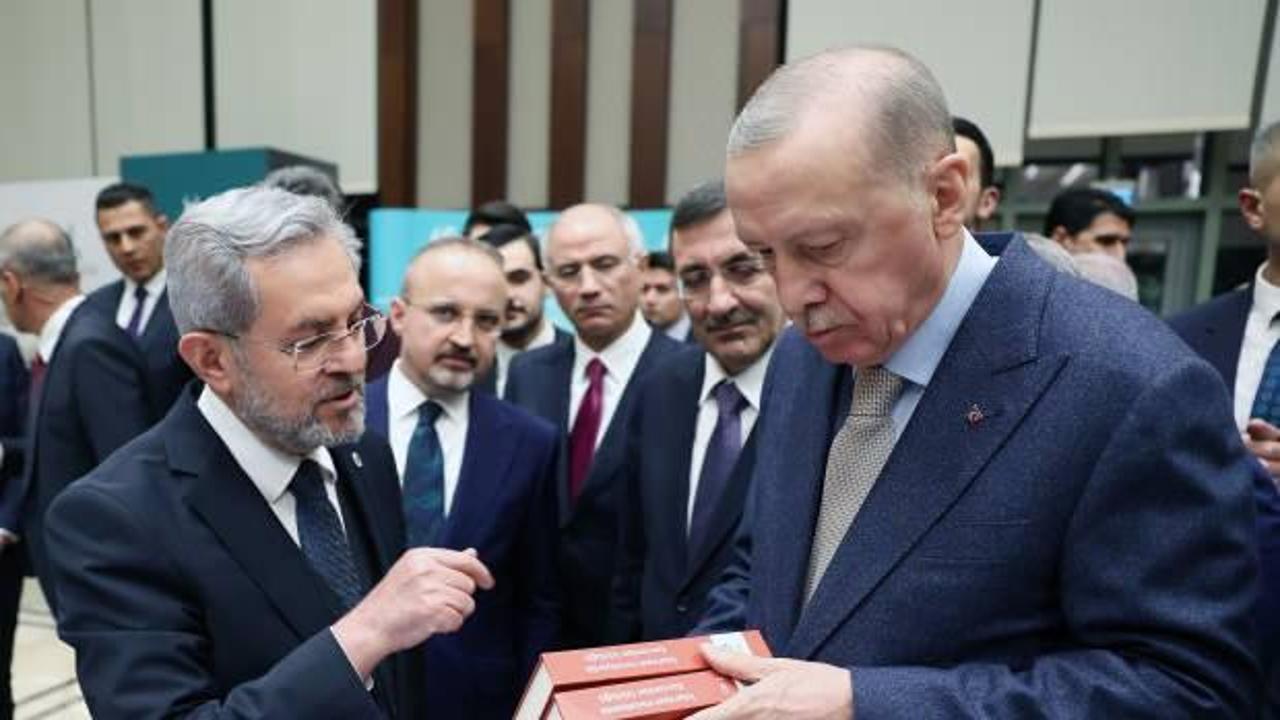 Cumhurbaşkanı Erdoğan, K&uuml;lliye'deki kitap fuarını gezdi
