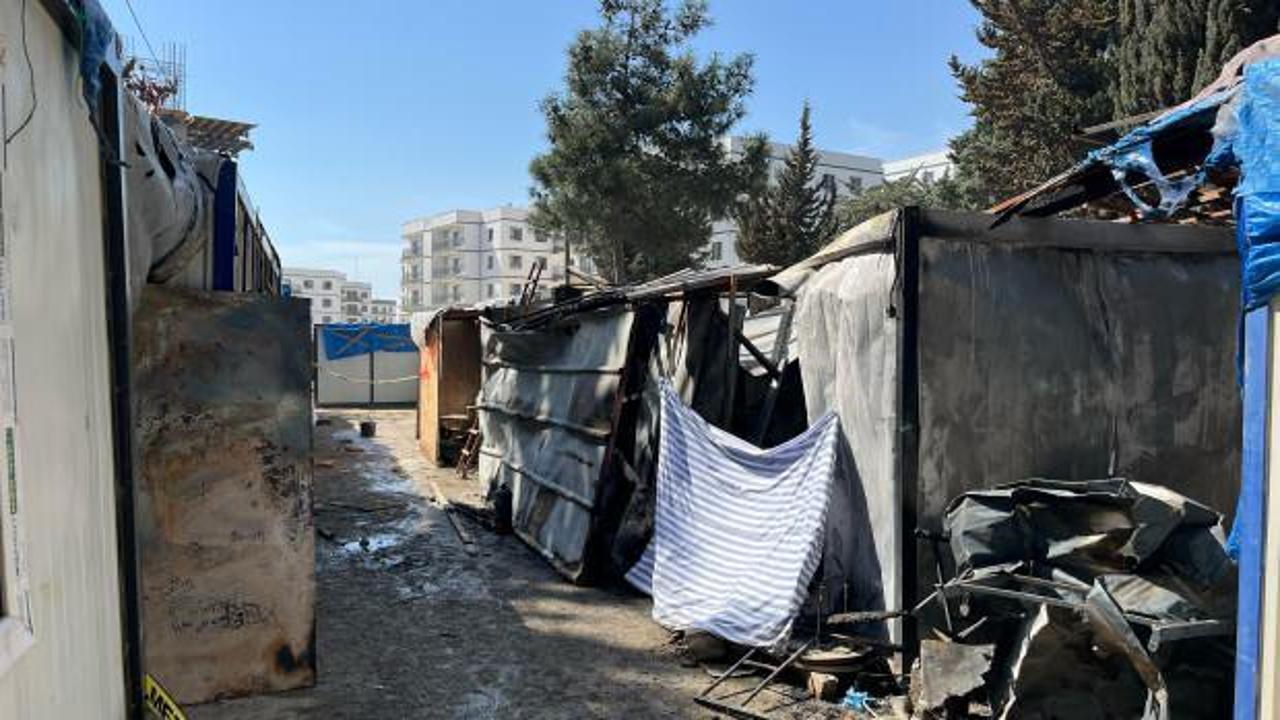Hatay'da feci olay: İş&ccedil;ilerin kaldığı konteyner yandı: &Ouml;l&uuml; ve yaralı var