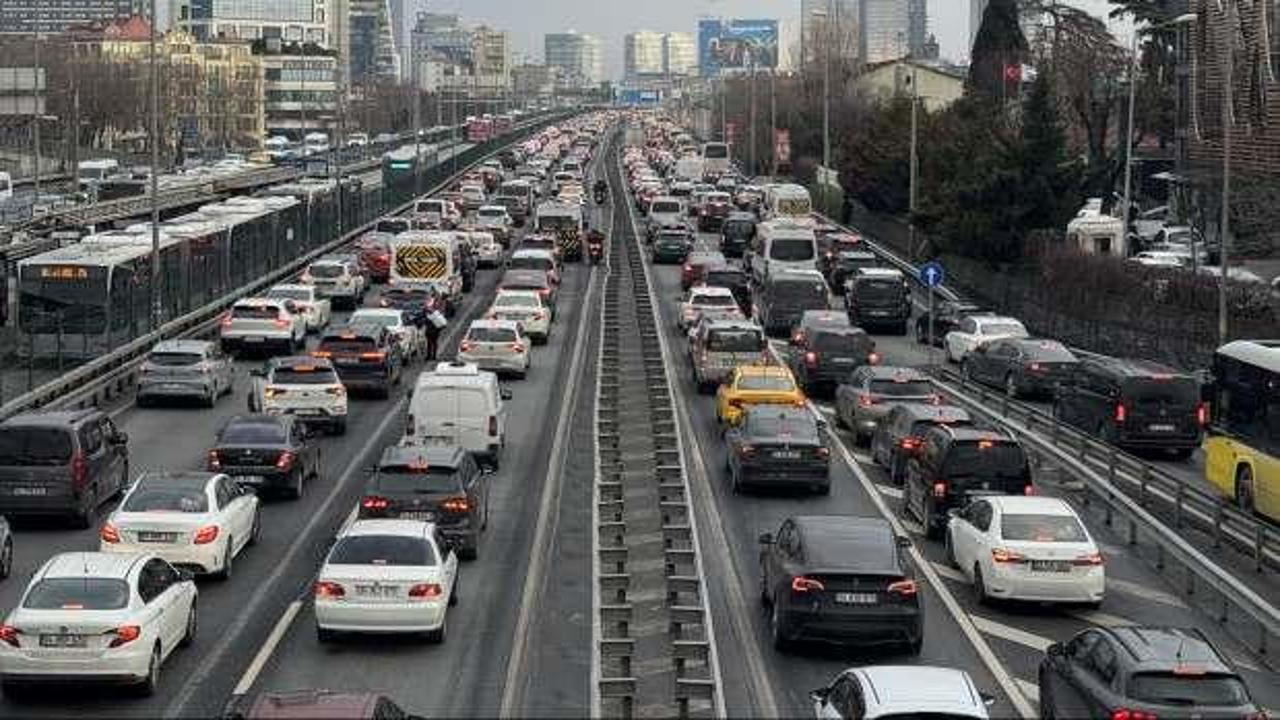 İstanbul'da trafik yoğunluğu y&uuml;zde 80'e &ccedil;ıktı