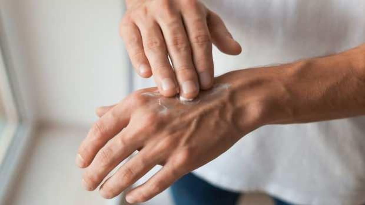 Krem sürmek orucu bozar mı? Diyanet açıkladı