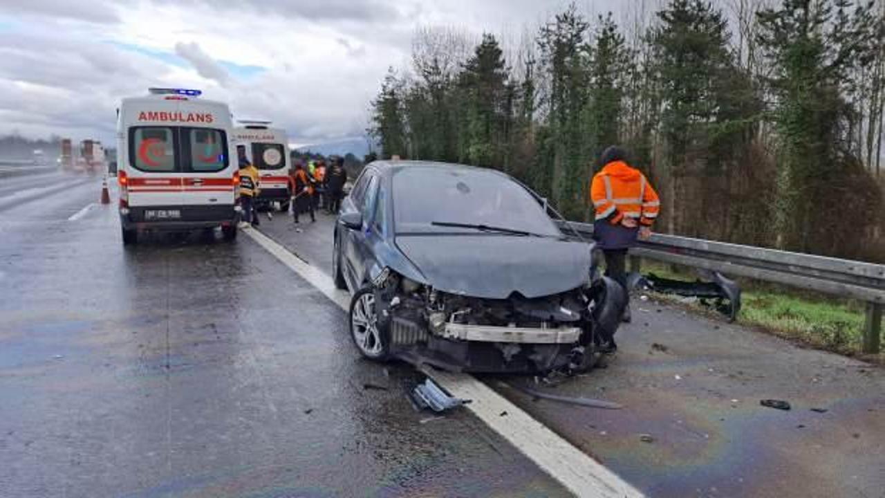 Otoyolda cip ile otomobil &ccedil;arpıştı! S&uuml;r&uuml;c&uuml; aracından fırladı