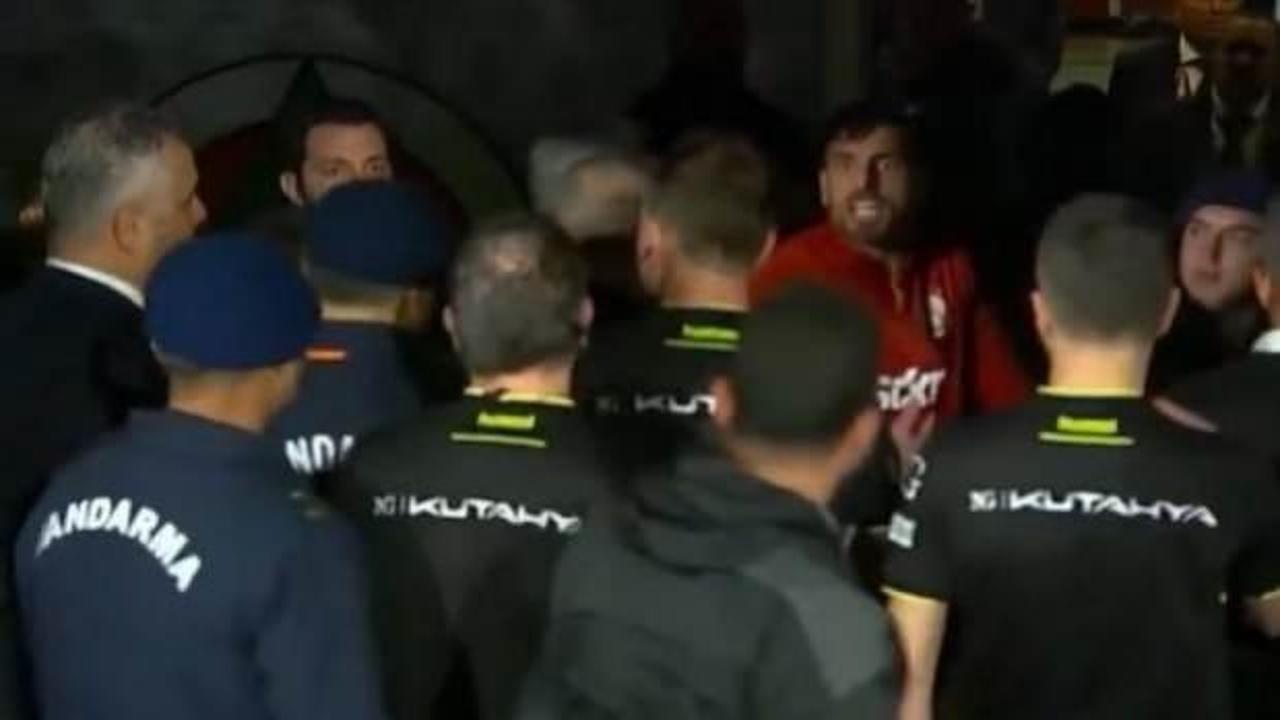 Galatasaray'a şok: Günay kırmızı kart gördü! Kaleci hakkı kalmadı