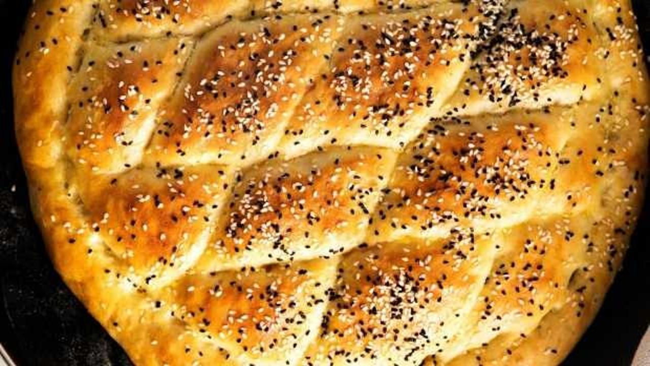 Yumuşacık lezzet: Sütlü Ramazan pidesi tarifi