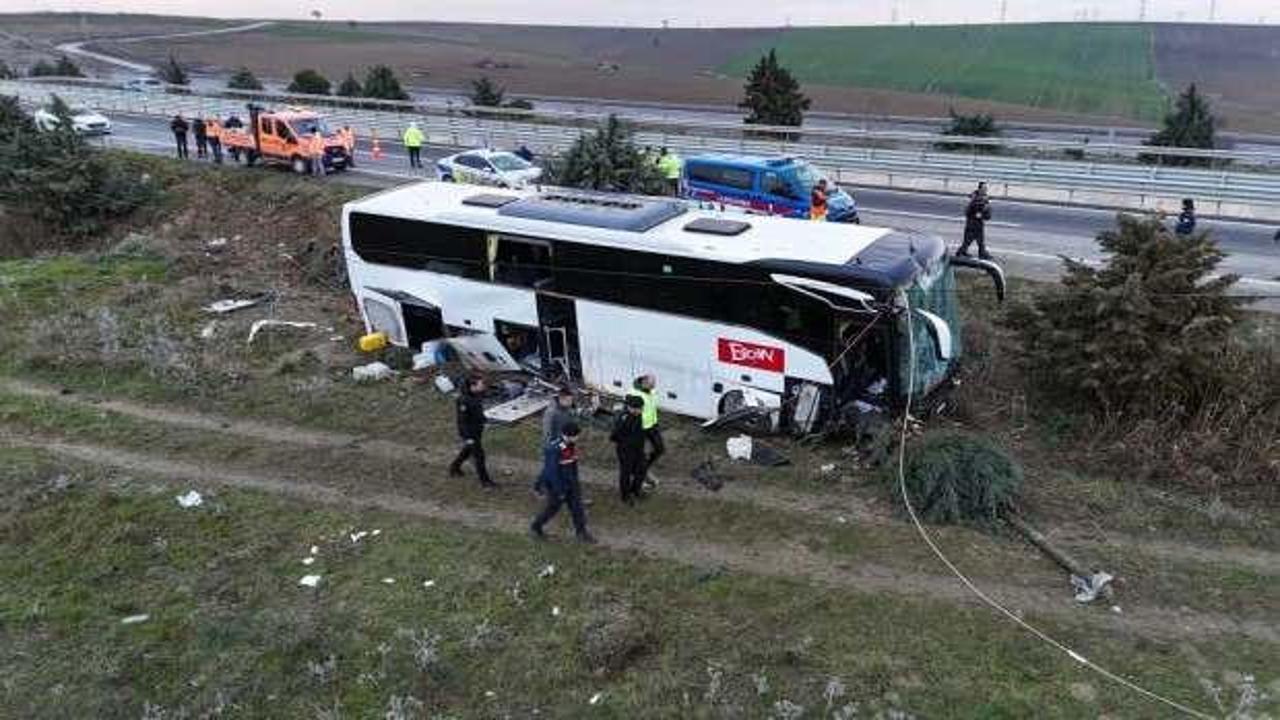 Yunanistan'dan gelen yolcu otob&uuml;s&uuml; &Ccedil;anakkale'de kaza yaptı