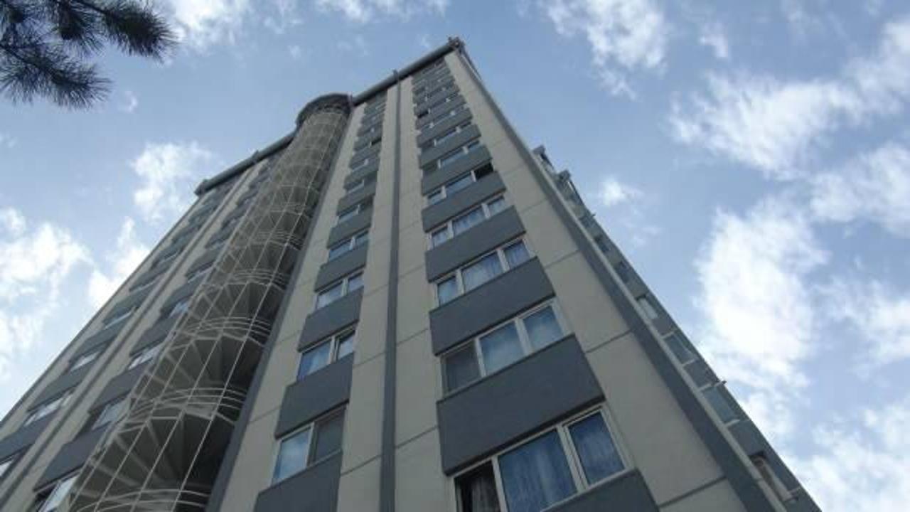 14'&uuml;nc&uuml; kattan d&uuml;şen kadın &ouml;ld&uuml;! Erkek arkadaşı g&ouml;zaltında