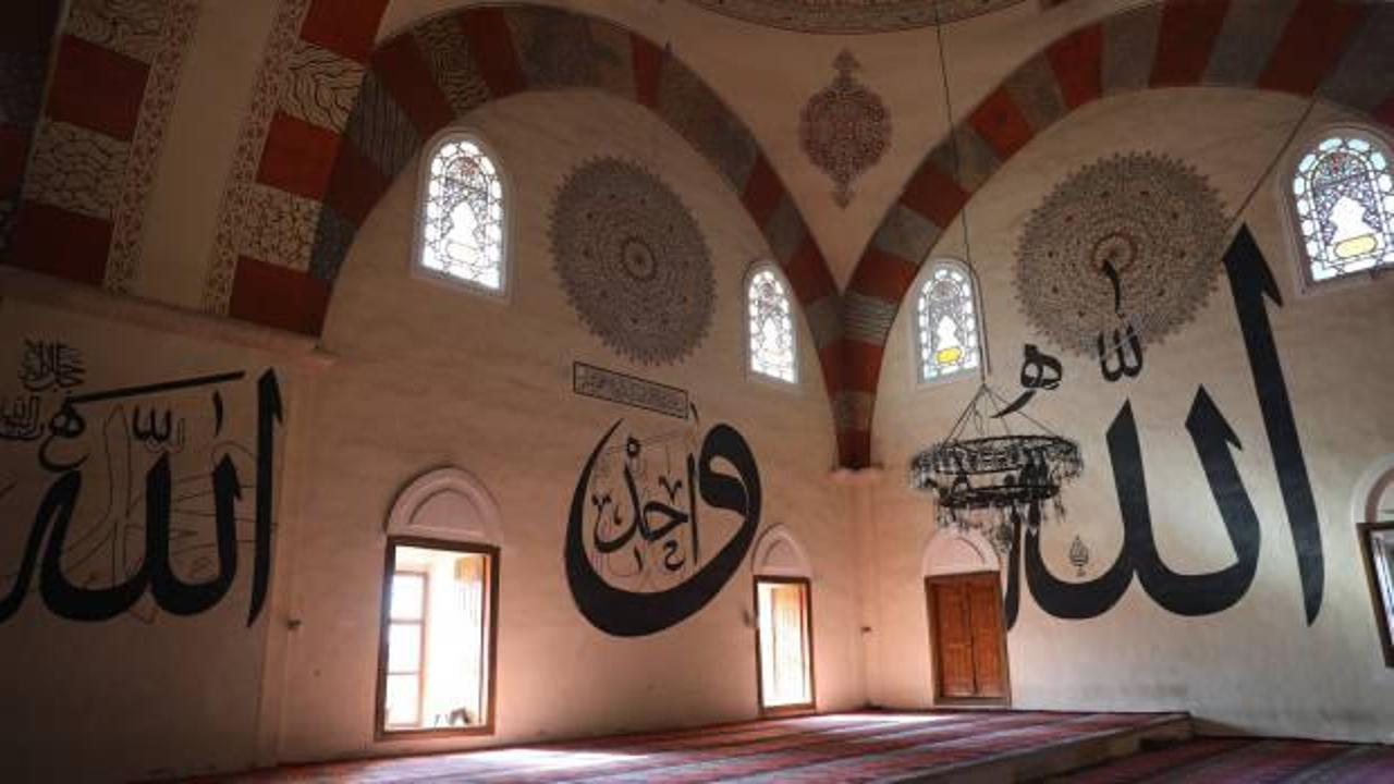 Eski Cami'deki Kabe taşı ve örtüsüne ramazan ayında yoğun ilgi