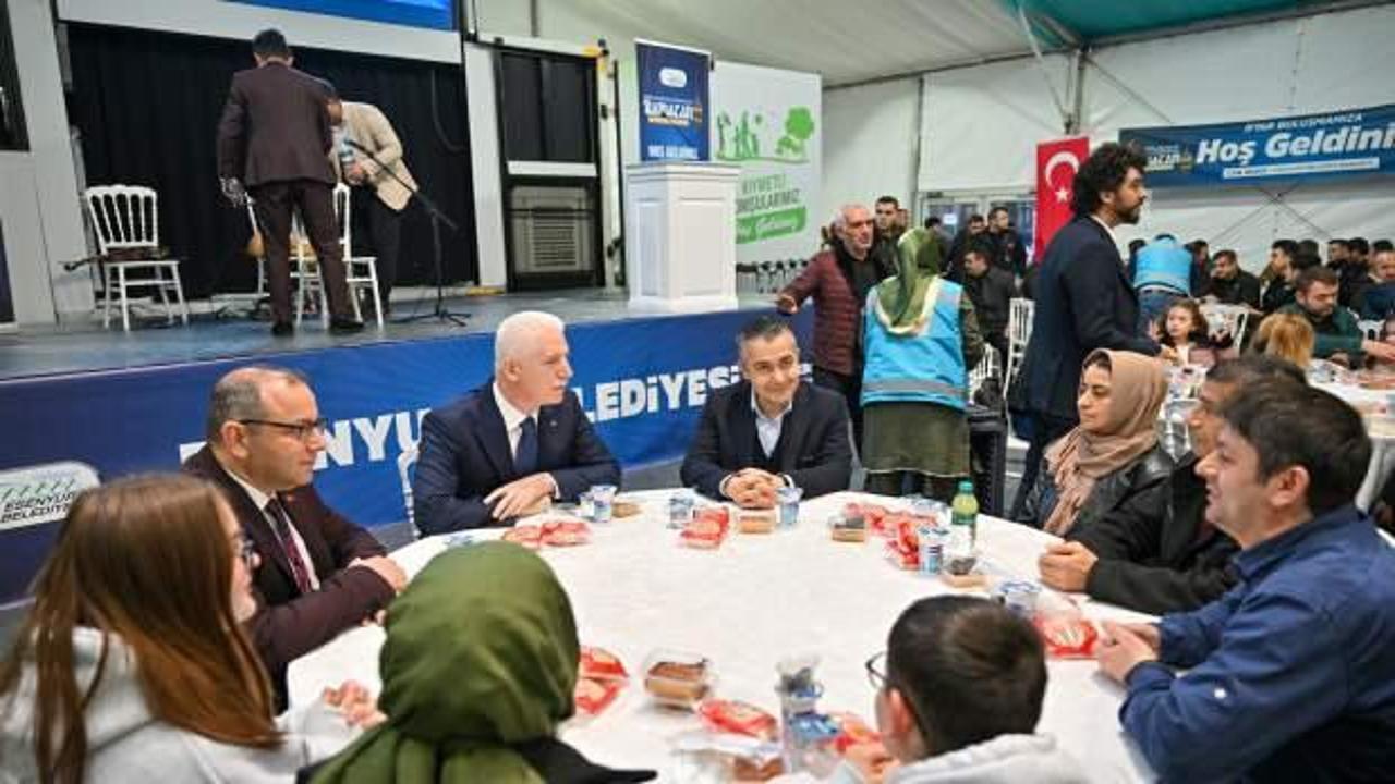 Vali Gül, iftarını Esenyurt'ta vatandaşlarla yaptı