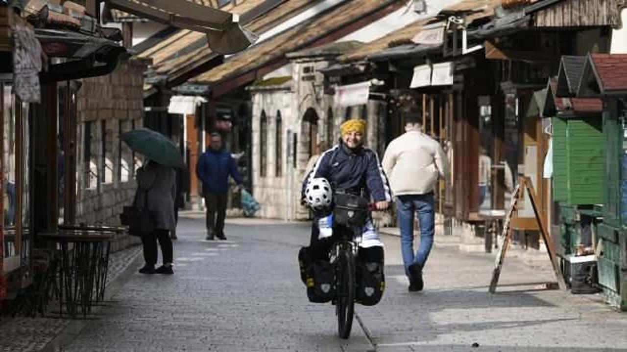 Almanya'dan bisikletle yola çıkan Türk genci hac yolculuğunda