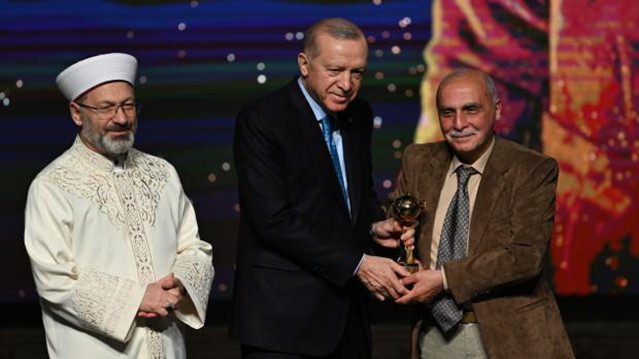 Erdoğan, sivilleri bombalamayı reddeden Suriyeli pilot El-Tatari’ye ödül verdi