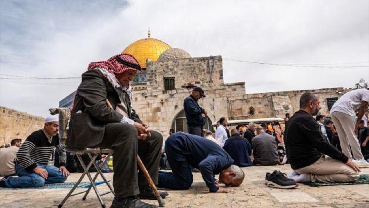  İsrail'in kısıtlamaları durdurmadı! Müslümanların ilk kıblesinde ikinci Cuma