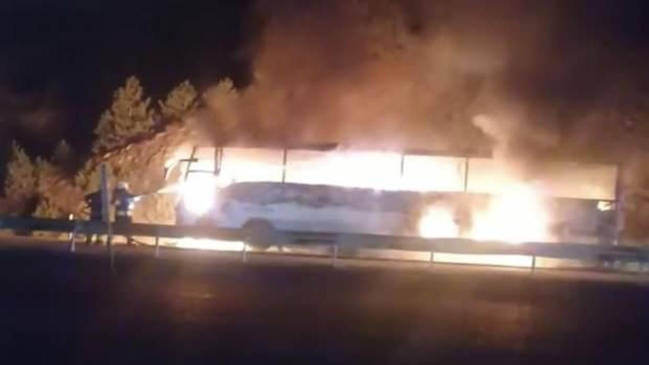Konya'da yolcu otob&uuml;s&uuml; alev alev yandı