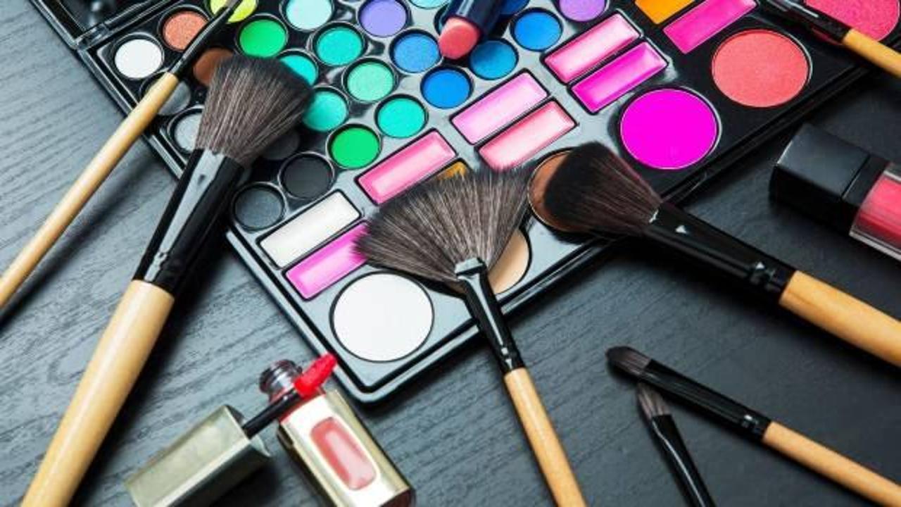 Oruç tutarken makyaj yapanlar dikkat! Diyanet açıkladı