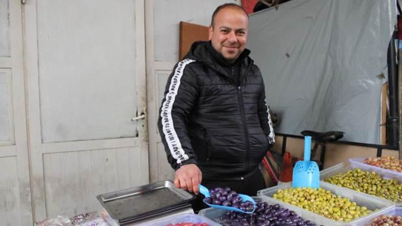 Pembe ve mor zeytin &uuml;retti: Kilogramını 250 TL'den satıyor 