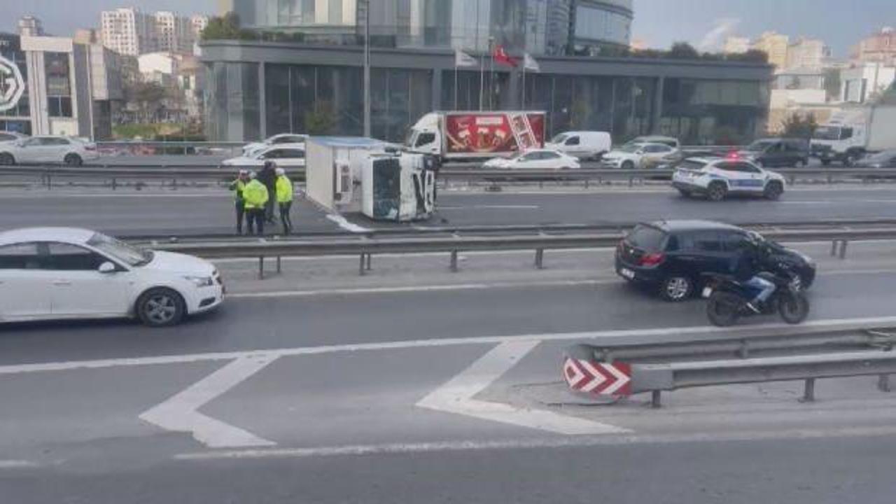TEM'de yolu kapatan kaza: S&uuml;r&uuml;c&uuml; ucuz atlattı!
