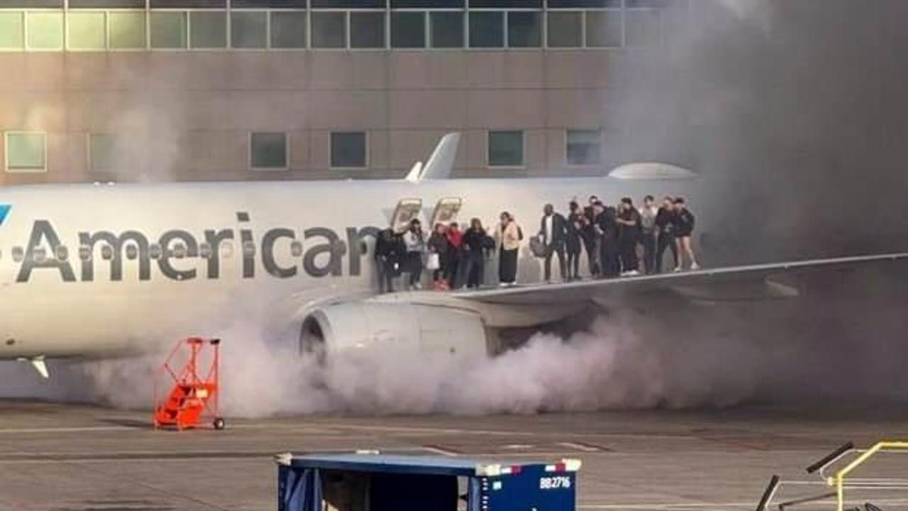 Yolcu u&ccedil;ağı alev aldı! Yolcular u&ccedil;ağın kanadında bekledi