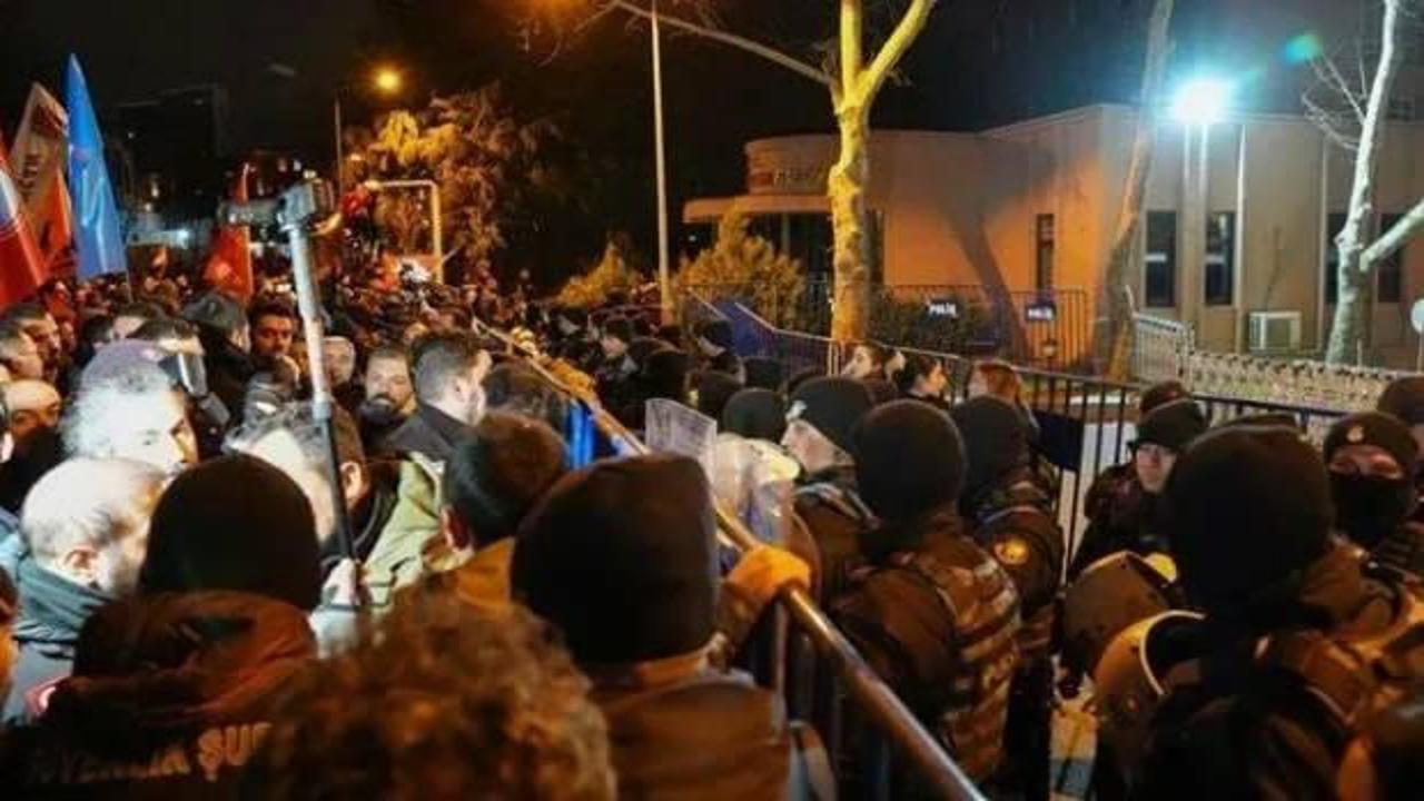 Ankara'da yasadışı g&ouml;steride polise saldırı: 41 kişi g&ouml;zaltında