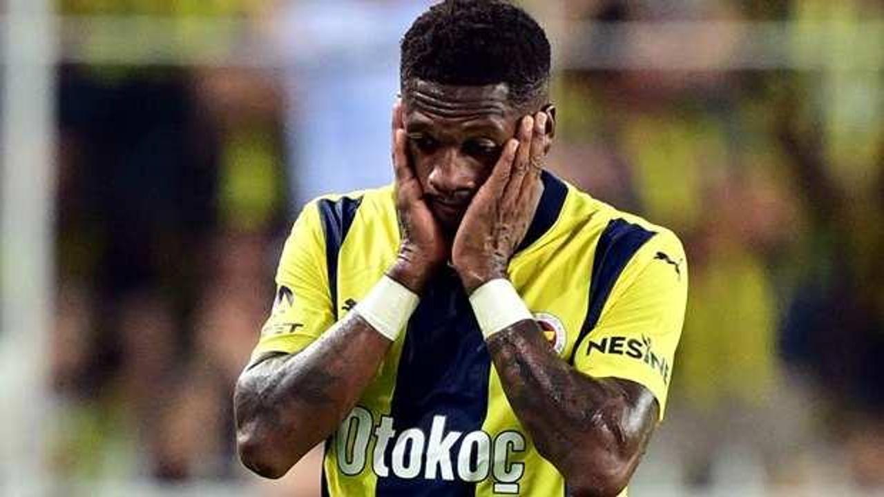 Fenerbah&ccedil;e'ye b&uuml;y&uuml;k şok! Yıldız isim sakatlandı